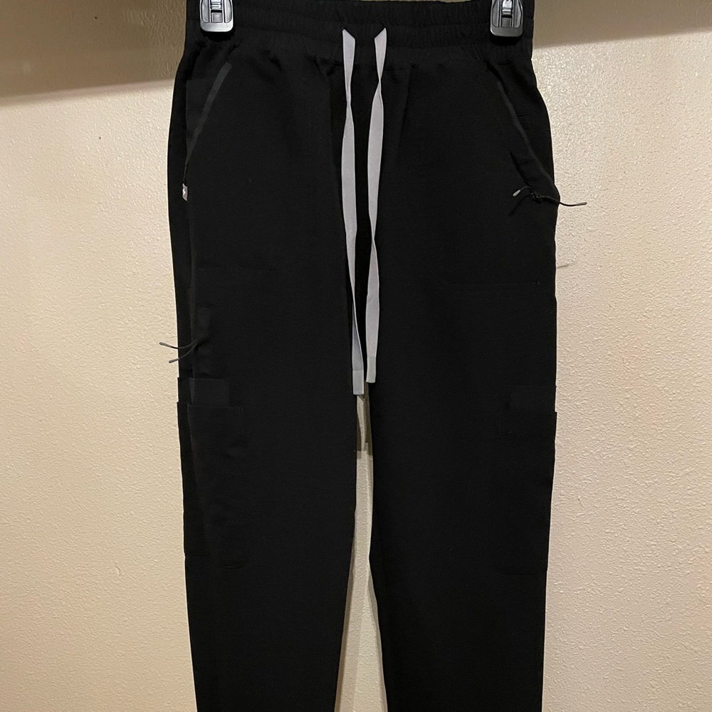 FIGS slim jogger scrub pants, 21 pockets, black, size small